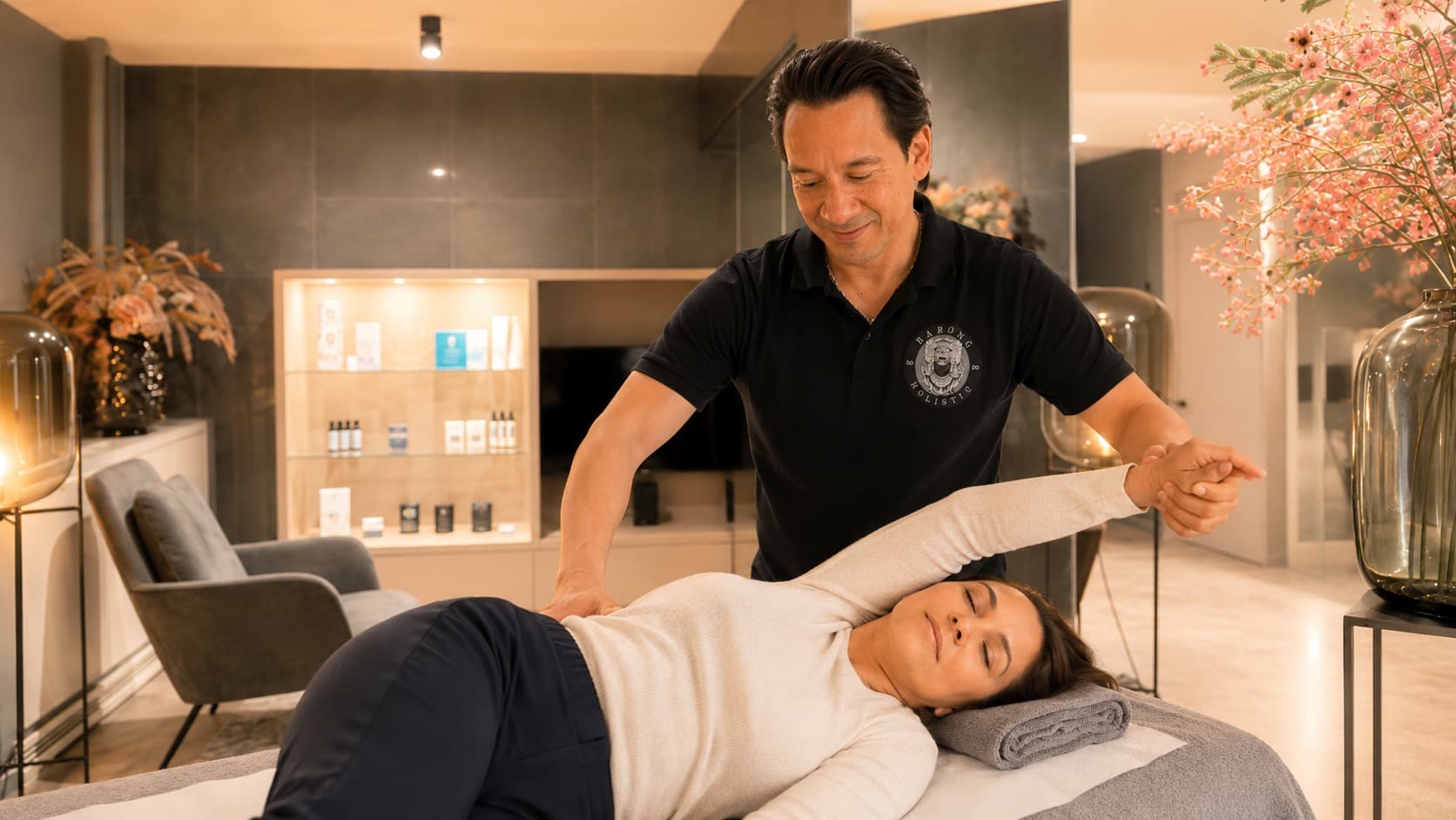 Ruhiger Behandlungsraum für rückenorientierte Massage